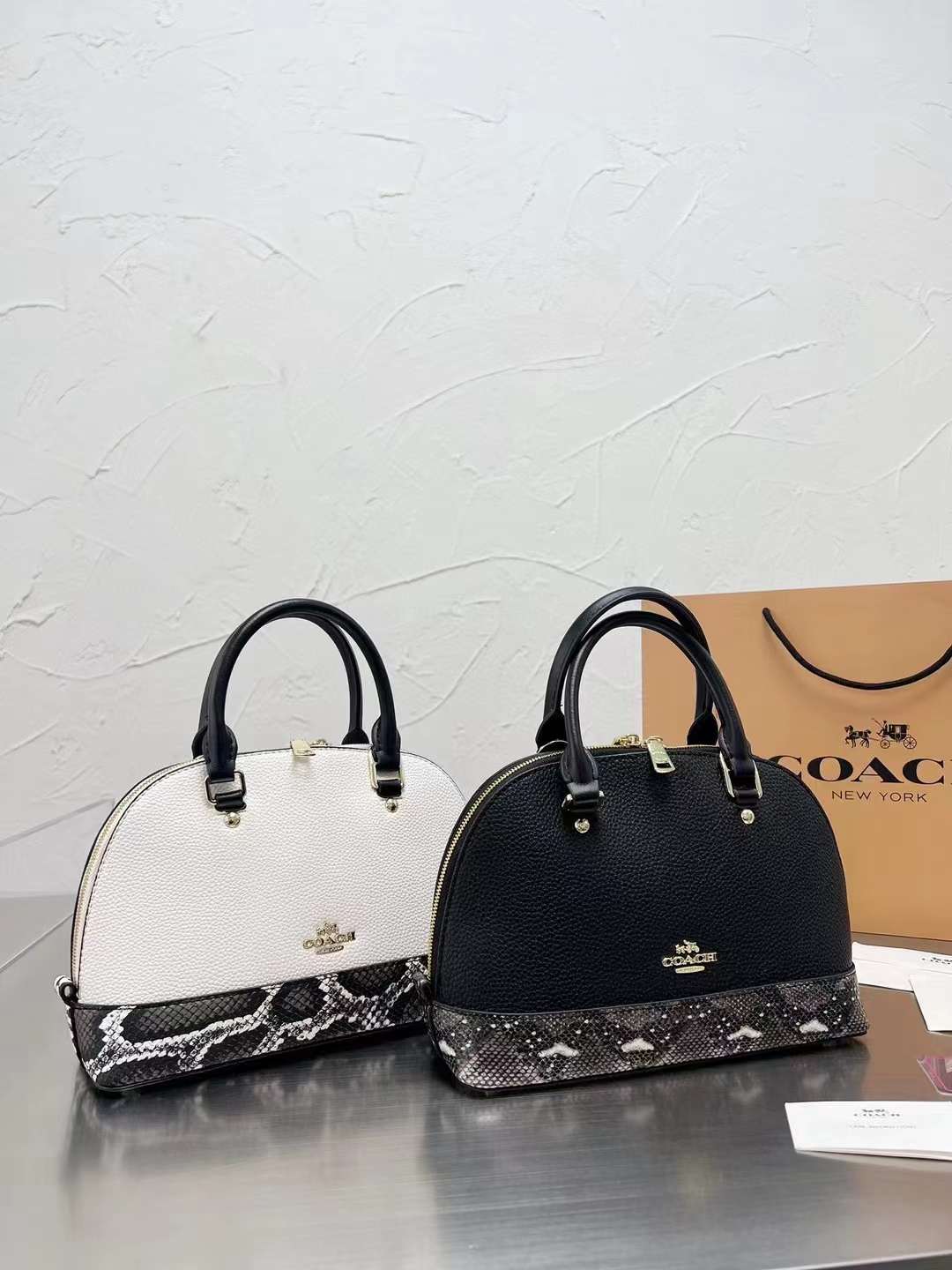 Coach コーチ メッセンジャーバッグ 26*19*10cm