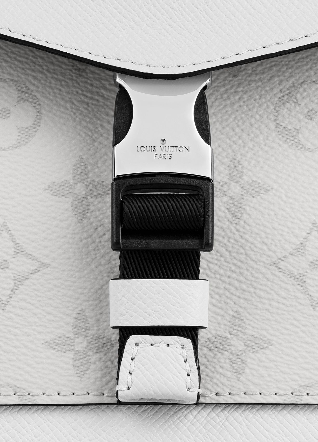 *LV*メンズ アウトドアフラップ モノグラムショルダーバッグ - 画像 (5)