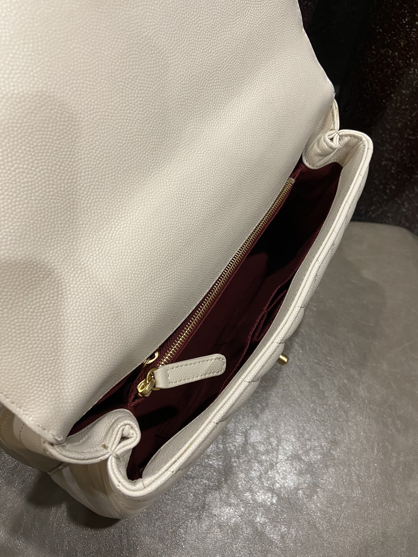 Chanel Cowhide handbag 92991 - 画像 (4)