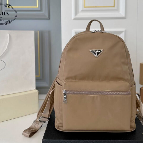 【PRADA 公式 旗艦店】プラダ リュックサック当日出荷 好評に付き再入荷！31*36CM 240719