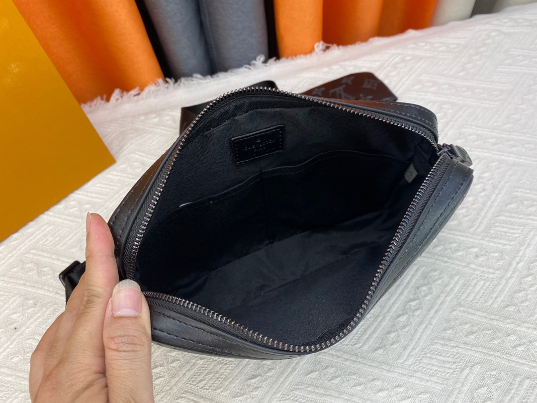 ★Louis Vuitton★フルレザー型押しメッセンジャーバッグ SPRINTER メッセンジャーバッグ M69827 M69443 - 画像 (8)