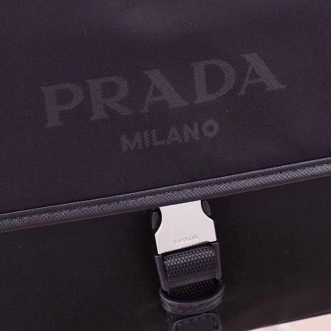 【PRADA 公式 旗艦店】プラダ 斜めがけバッグ 当日出荷 好評に付き再入荷!30*26*6CM - 画像 (6)