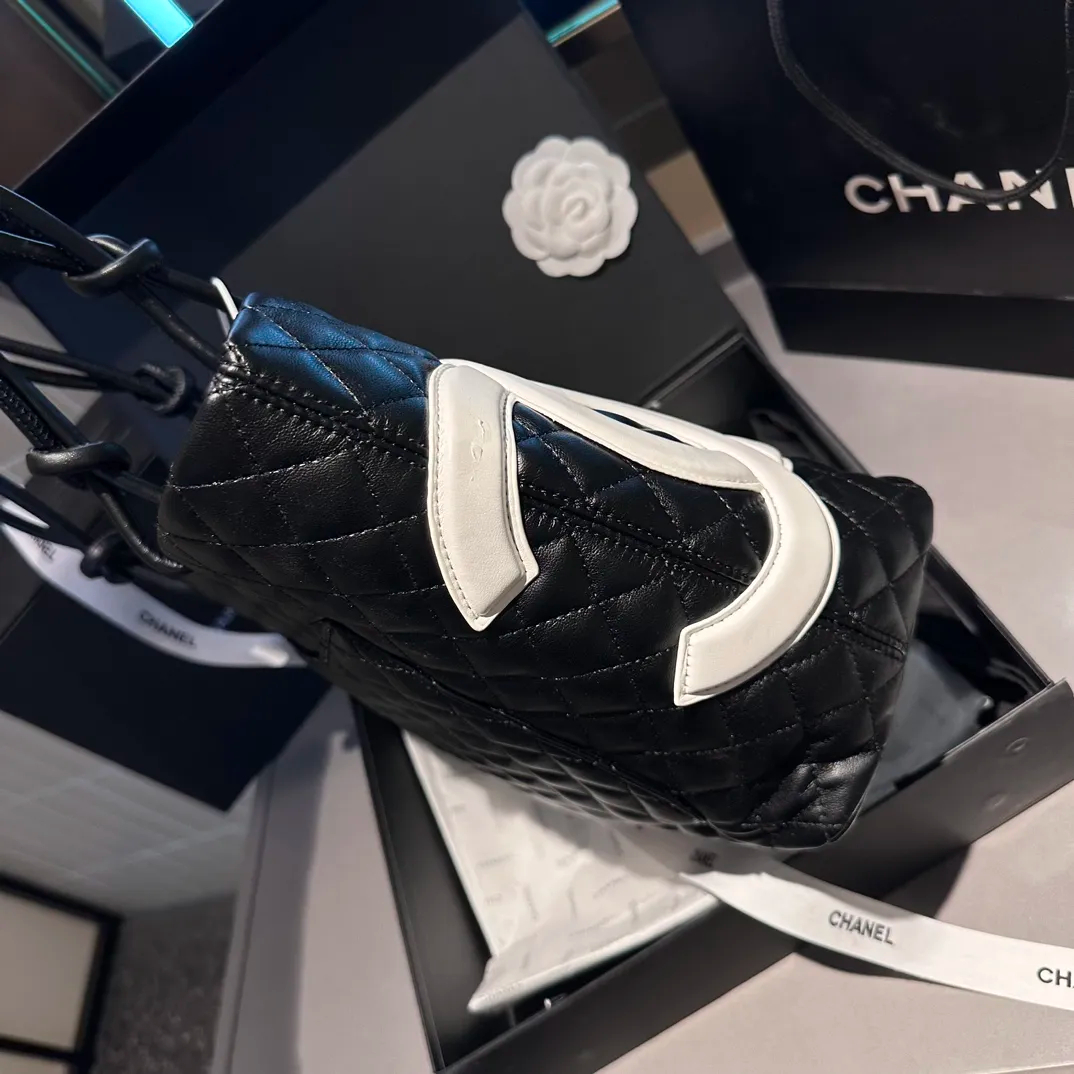 【トレンドのバイカラー♪】CHANEL シャネル ショルダーバッグ - 画像 (3)