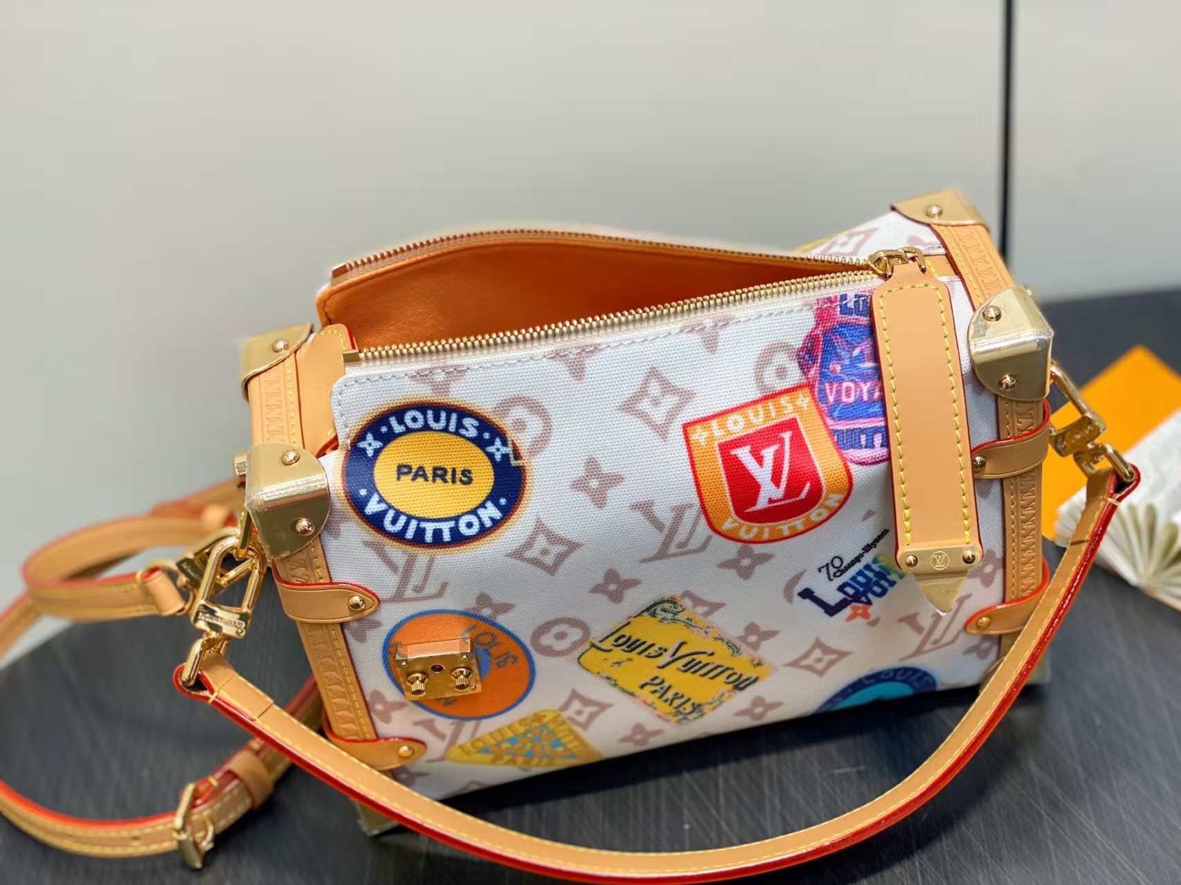 NEW L&V ハンドバッグ ボックスレザーボーダー 落書き - 画像 (3)