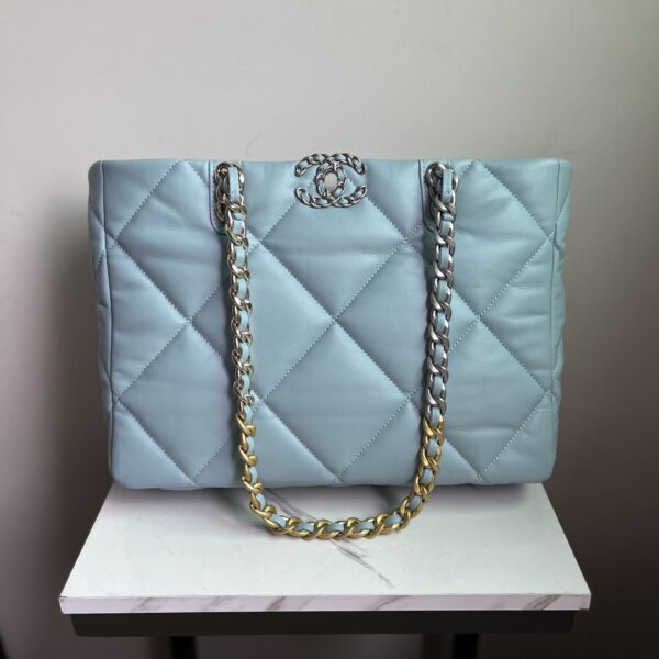 CHANEL 19 SHOPPING BAG 3360