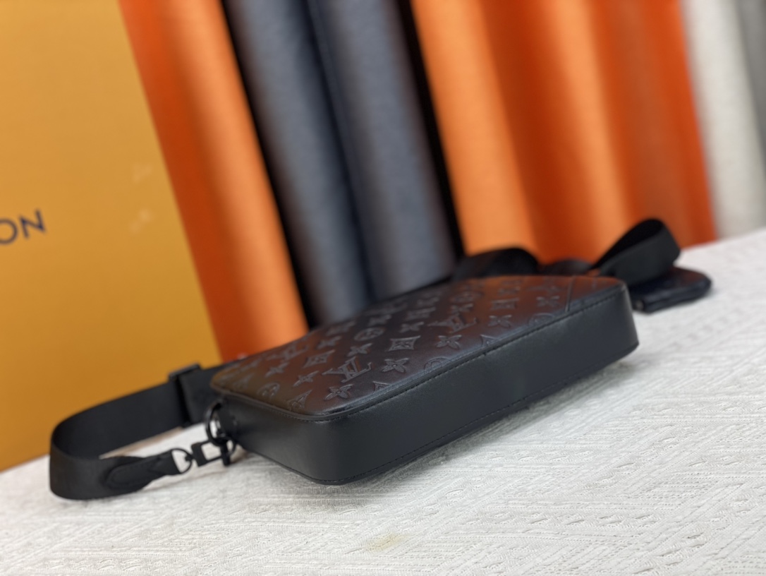 ★Louis Vuitton★フルレザー型押しメッセンジャーバッグ SPRINTER メッセンジャーバッグ M69827 M69443 - 画像 (4)