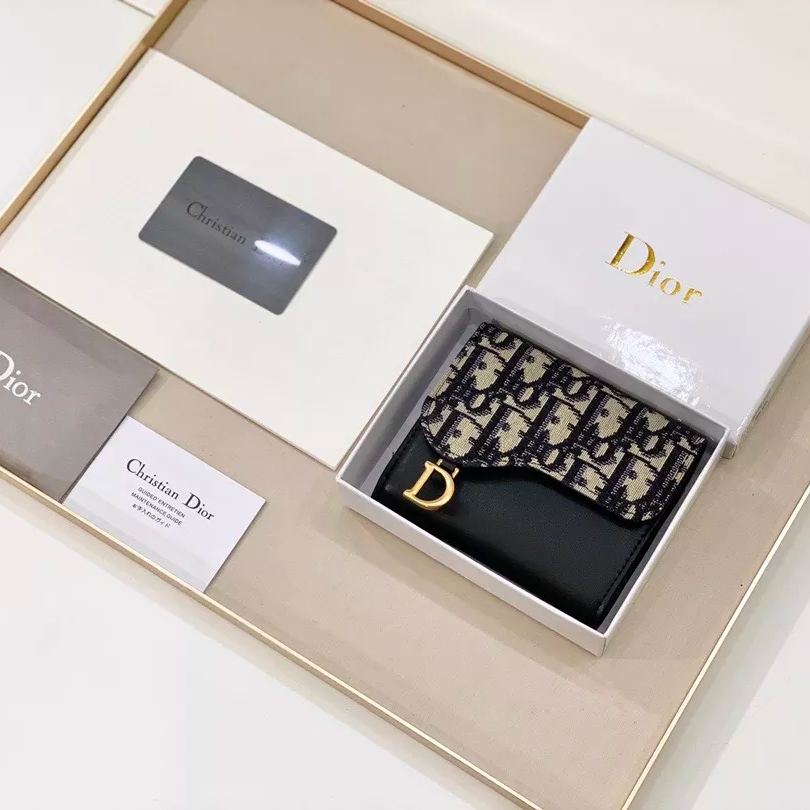 《定番人気♪ギフトにも☆》DIOR 折りたたみ財布-BUYMA