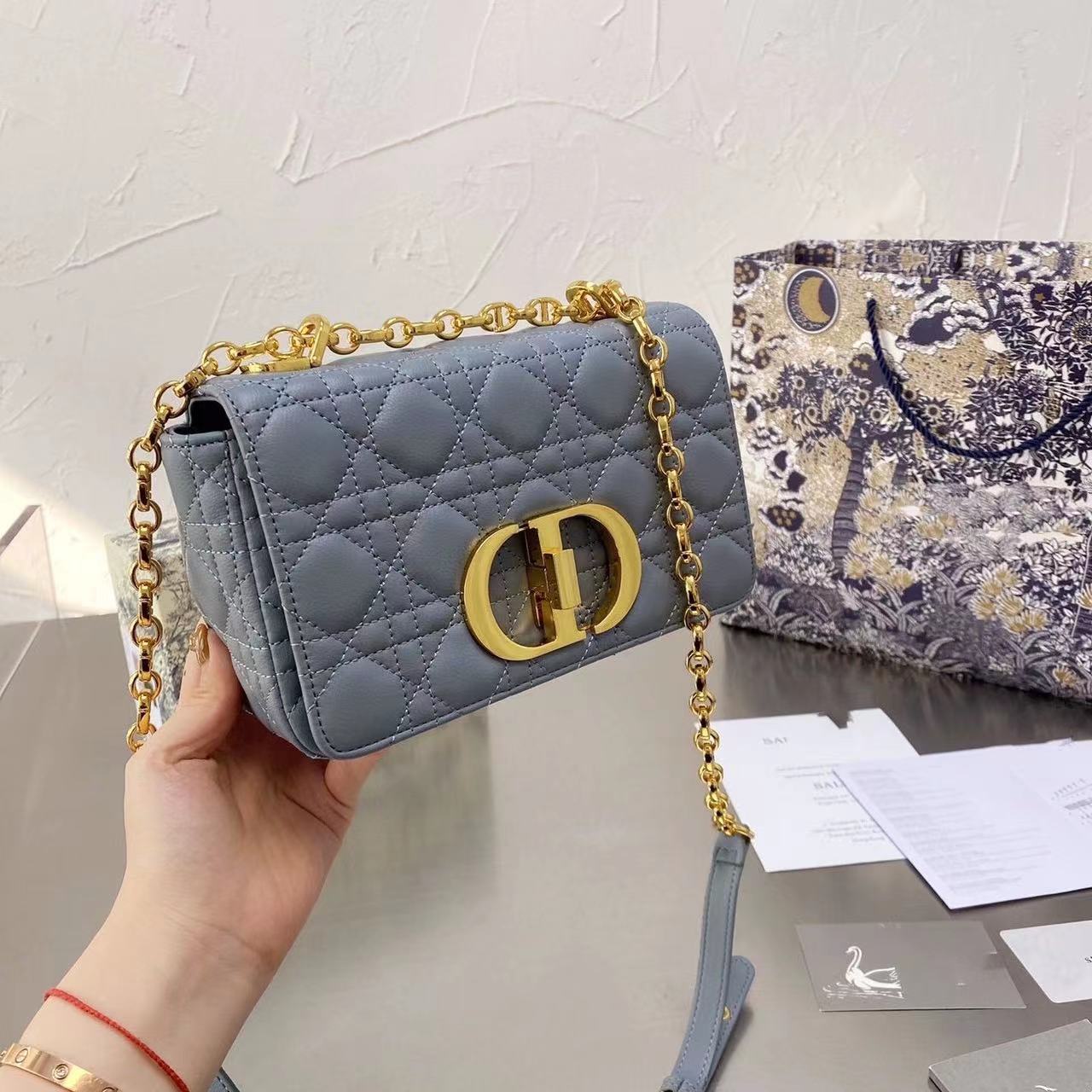 新作 DIOR CARO スモールバッグ カナージュ ソフトカーフスキン - 画像 (4)