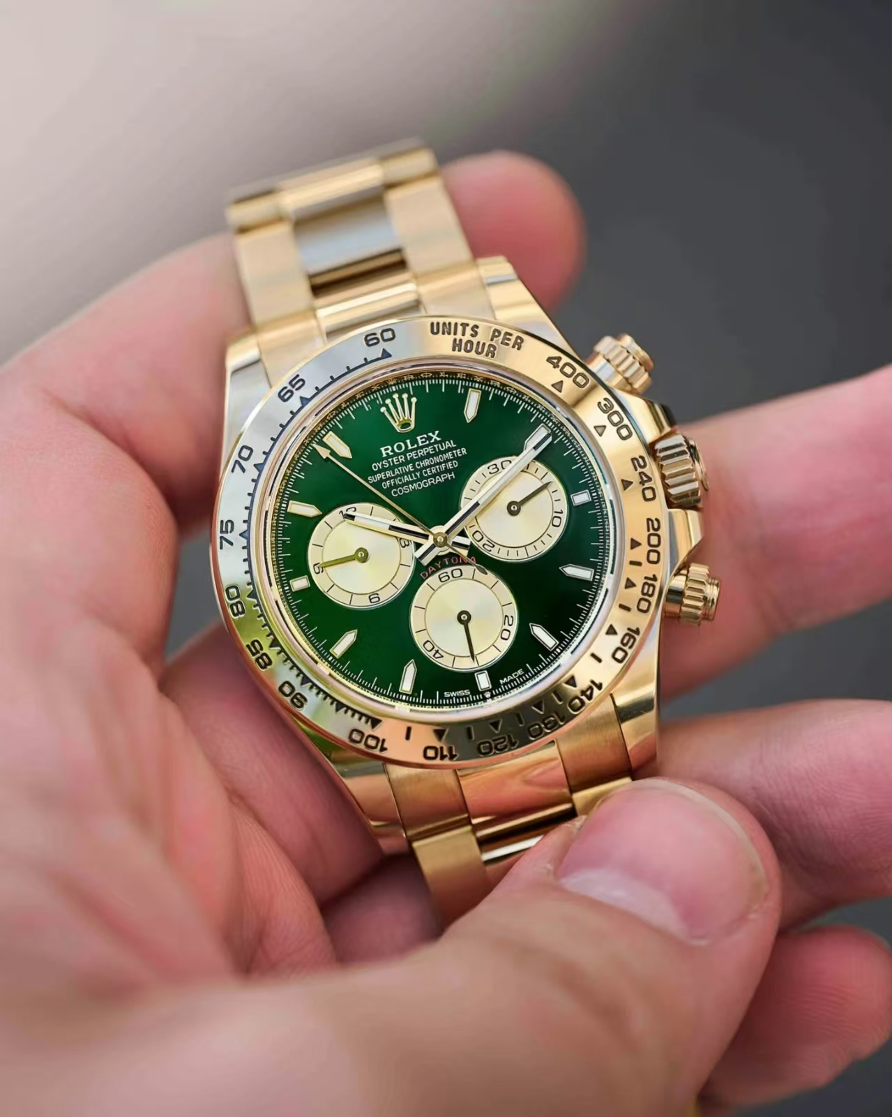 NEW コスモグラフ デイトナ オイスター 40 mm イエローゴールド