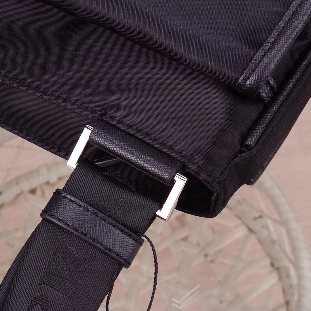 【PRADA 公式 旗艦店】プラダ 斜めがけバッグ 当日出荷 好評に付き再入荷!30*26*6CM - 画像 (7)