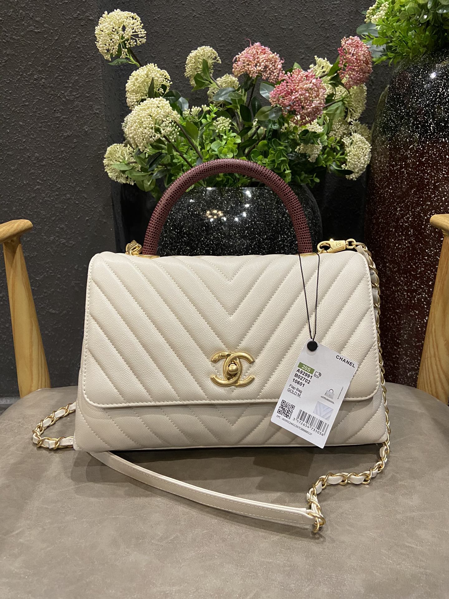 Chanel Cowhide handbag 92991 - 画像 (28)