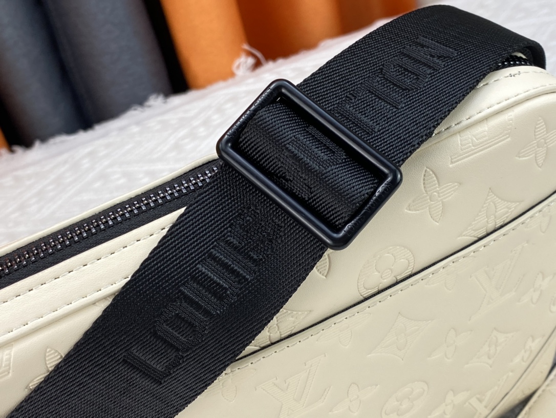 ★Louis Vuitton★フルレザー型押しメッセンジャーバッグ SPRINTER メッセンジャーバッグ M69827 M69443 - 画像 (16)