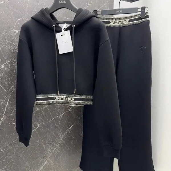 【DIOR 公式旗艦店】ディオール セーター好評に付き再入荷！