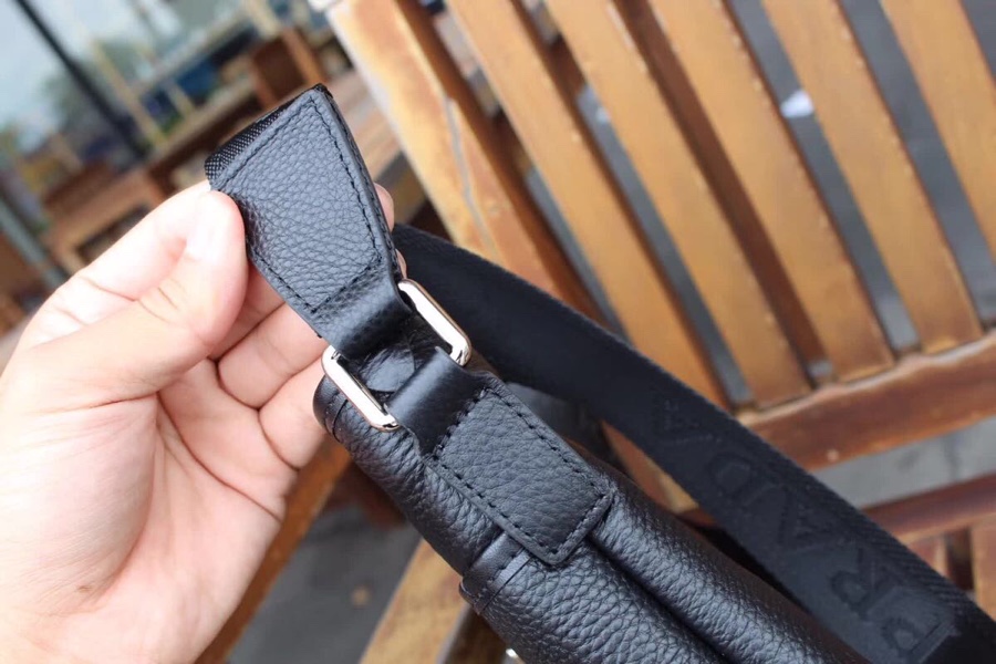 【 PRADA 公式 旗艦店】 プラダ ショルダーバッグ 当日出荷 好評に付き再入荷!25*17*5CM - 画像 (5)