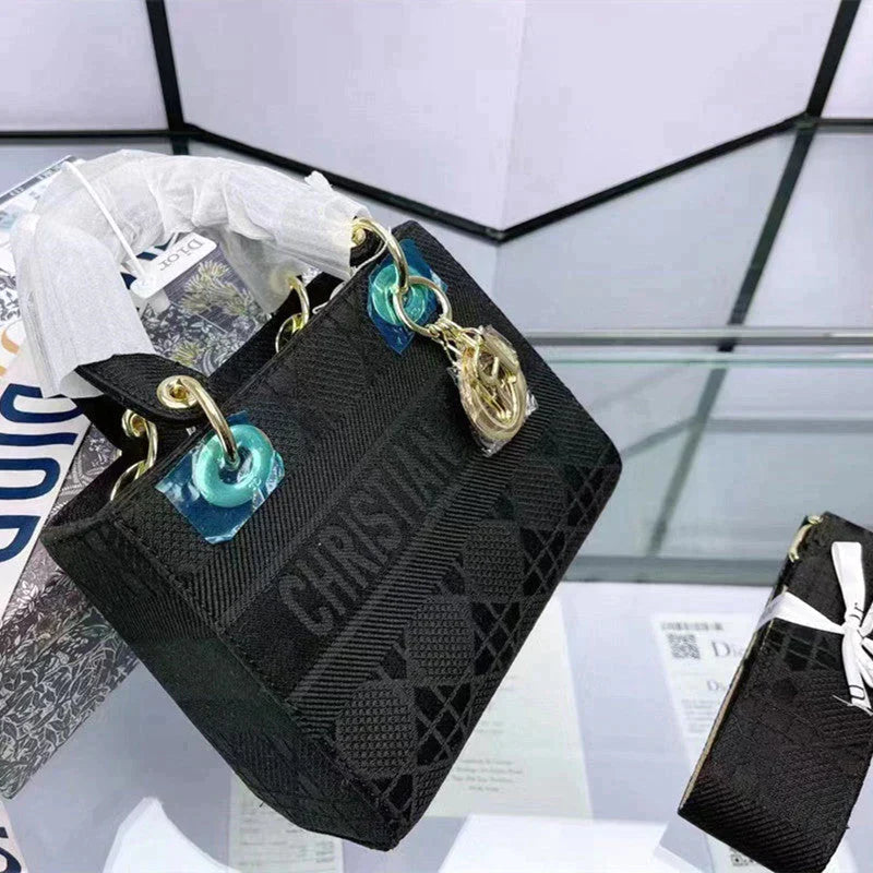 【DIOR】BAILA雑誌掲載!中村アンさん愛用のMedium Lady D-Lite Bag - 画像 (2)