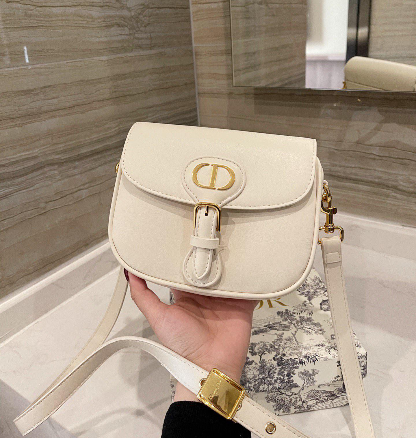 Dior ディオール メッセンジャーバッグ 19*15cm