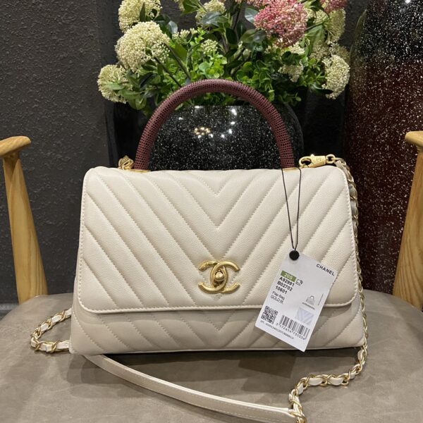 Chanel Cowhide handbag 92991