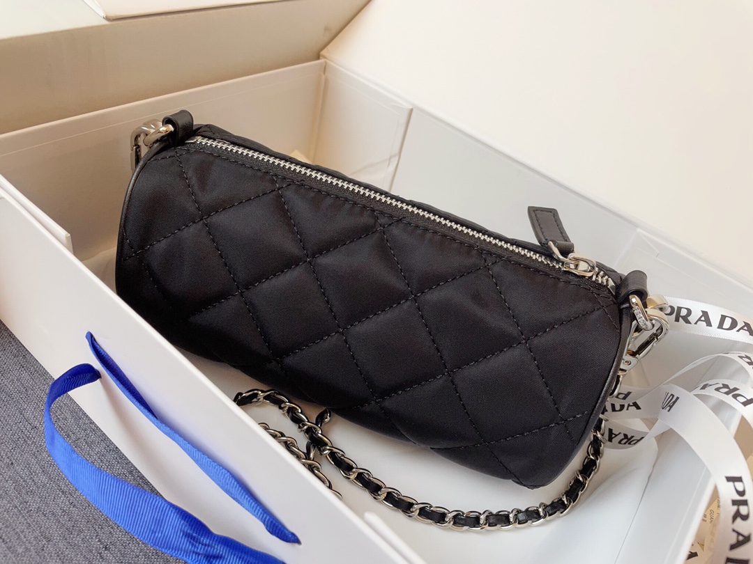 【PRADA 公式旗艦店】プラダ 斜めがけバッグ 当日出荷 好評に付き再入荷!21*11CM - 画像 (2)