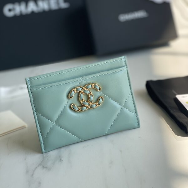 CHANEL 19 CARD HOLDER AP1167