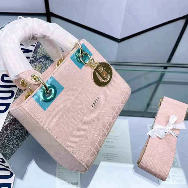 【DIOR】BAILA雑誌掲載!中村アンさん愛用のMedium Lady D-Lite Bag - 画像 (5)