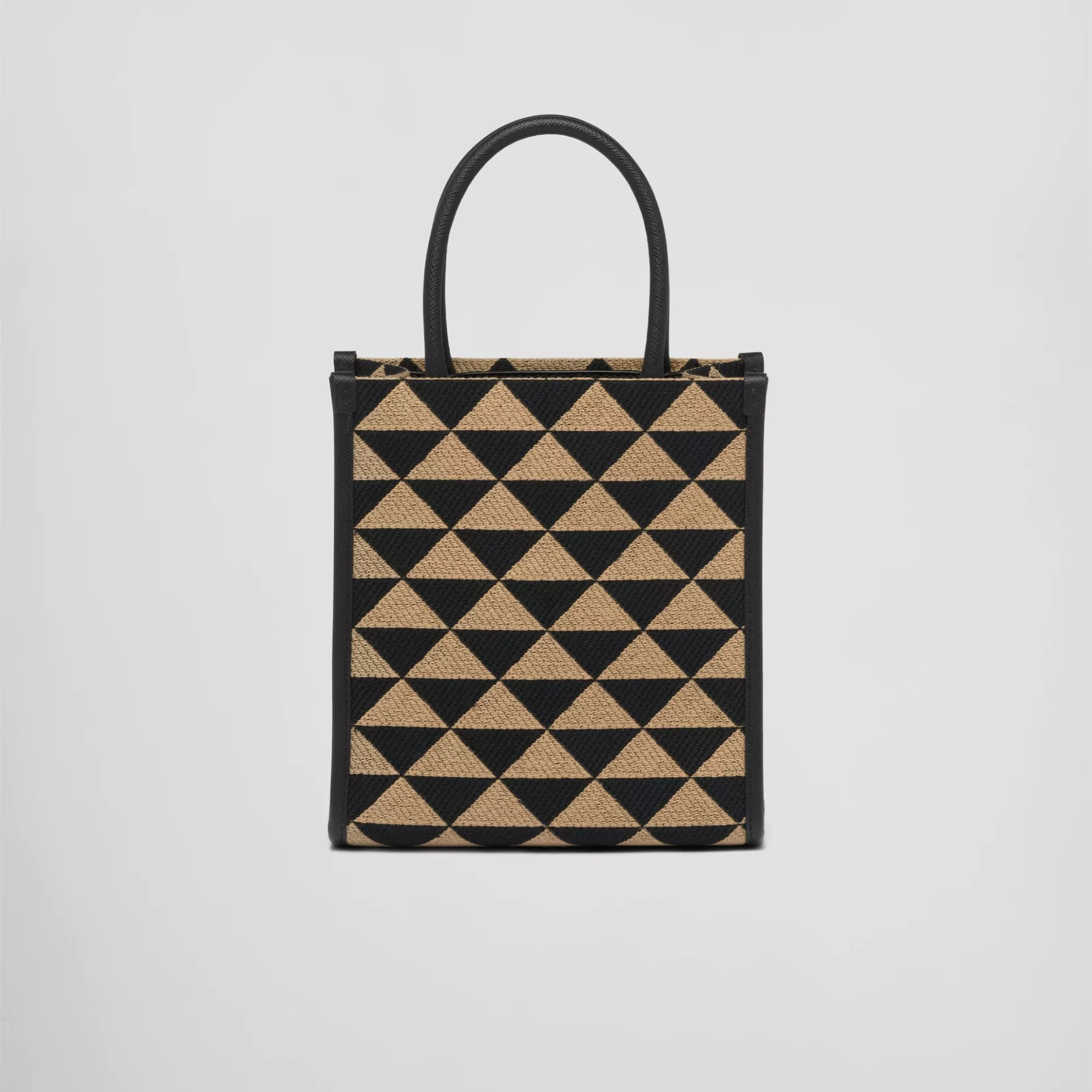 【PRADA】雑誌掲載!藤井夏恋さんが持っている大ヒットのプラダ新作バッグ「シンボル」! - 画像 (4)